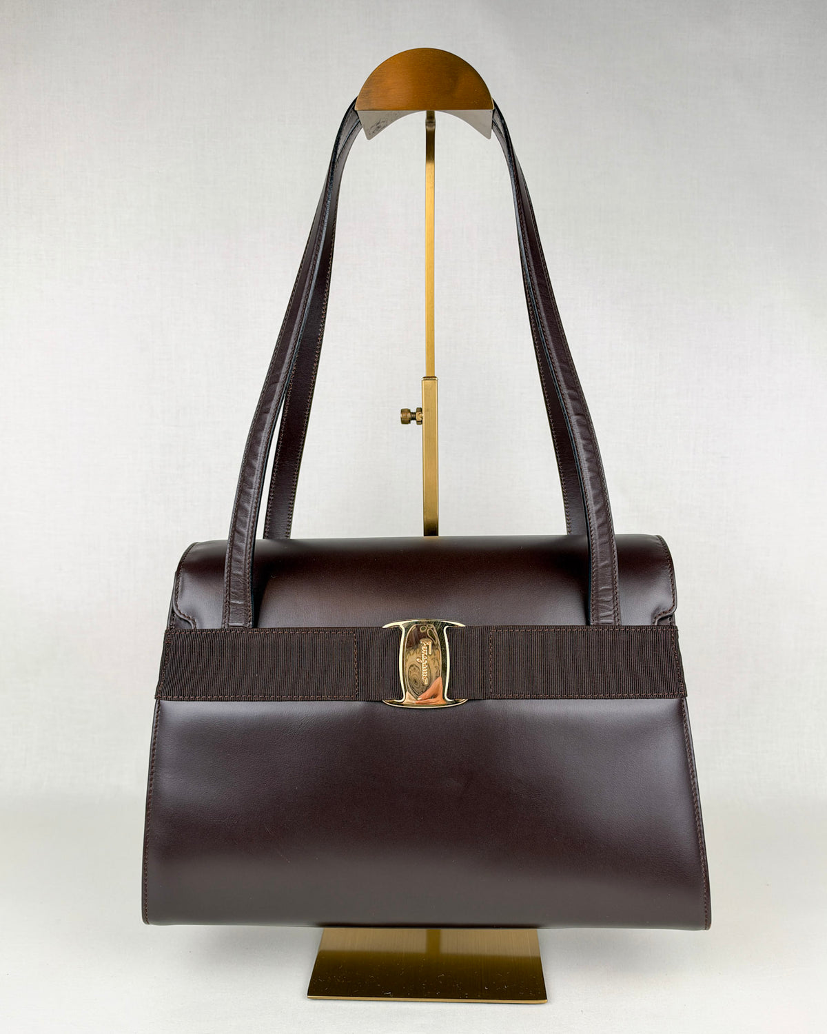 Ferragamo Vintage Vara Leather Shoulder Bag – Brown