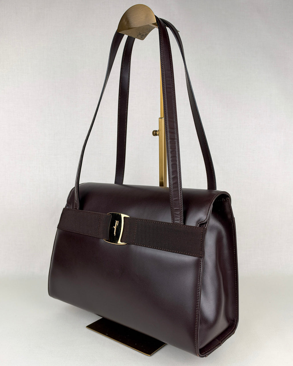 Ferragamo Vintage Vara Leather Shoulder Bag – Brown