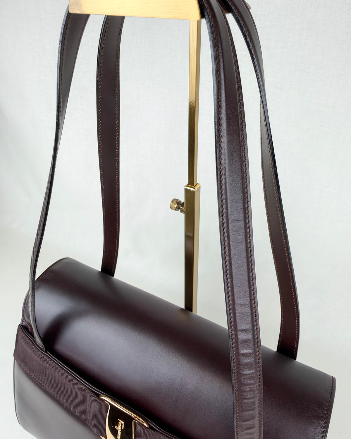 Ferragamo Vintage Vara Leather Shoulder Bag – Brown