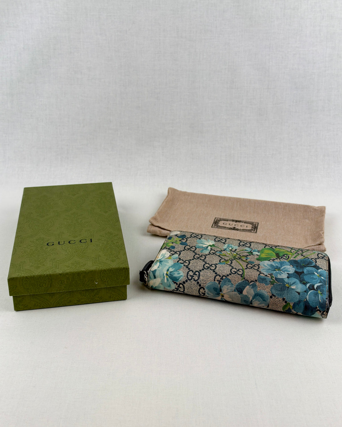 Gucci Blooms GG Supreme Canvas Zip Around Wallet