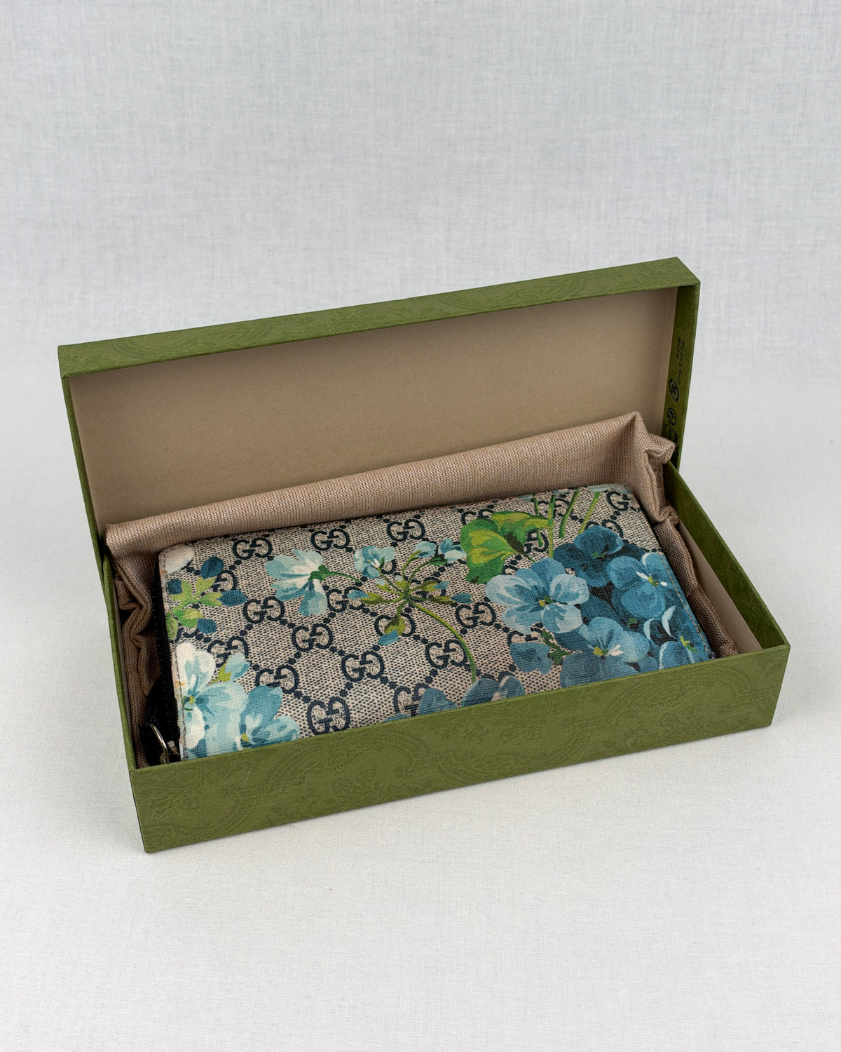 Gucci Blooms GG Supreme Canvas Zip Around Wallet