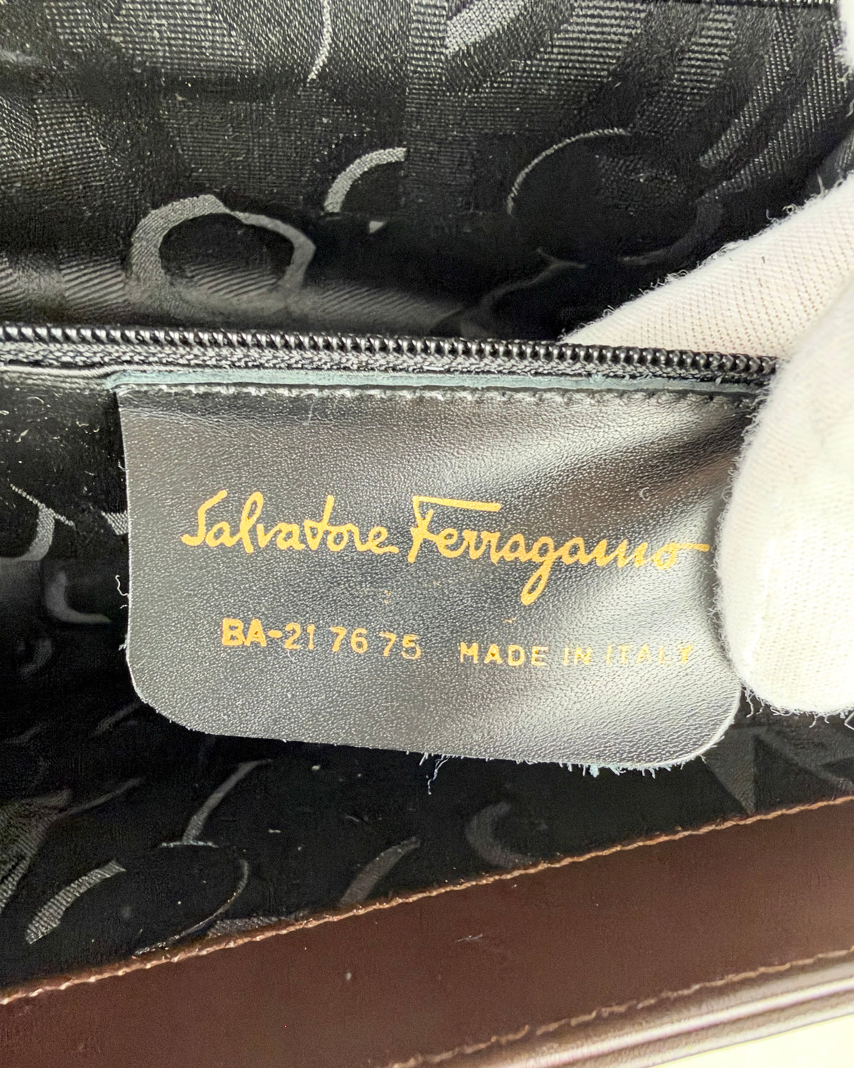 Ferragamo Vintage Vara Leather Shoulder Bag – Brown
