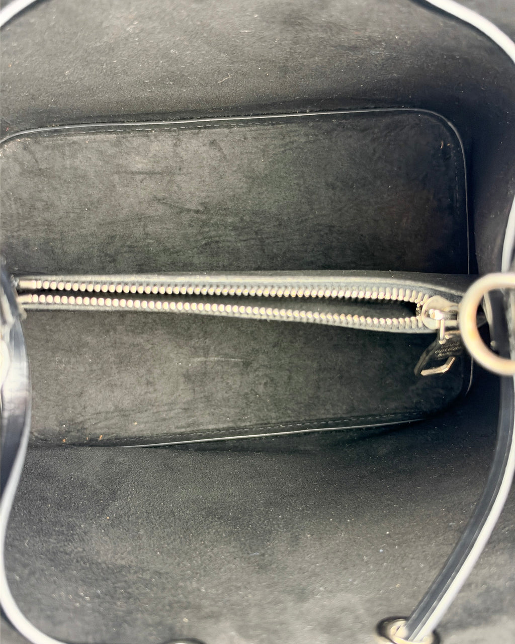 Louis Vuitton NéoNoé MM Epi Leather Bucket Bag – Black
