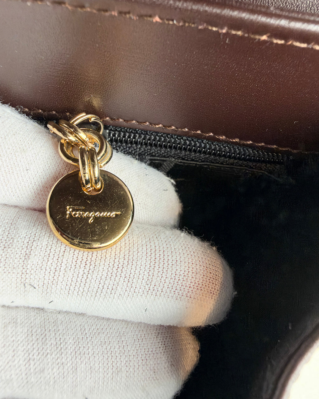 Ferragamo Vintage Vara Leather Shoulder Bag – Brown