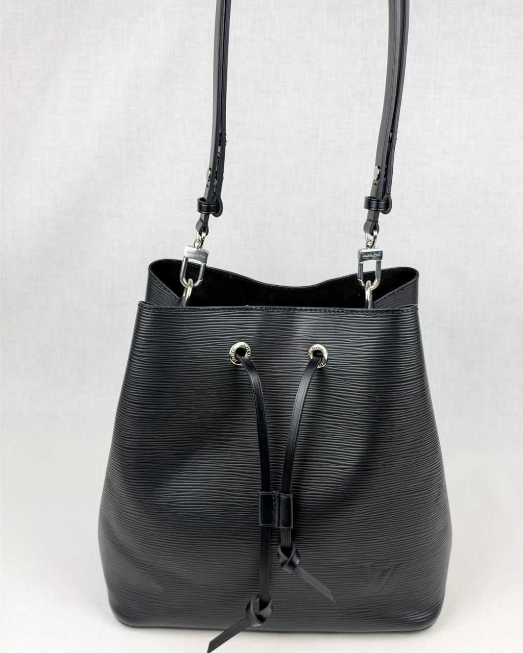 Louis Vuitton NéoNoé MM Epi Leather Bucket Bag – Black