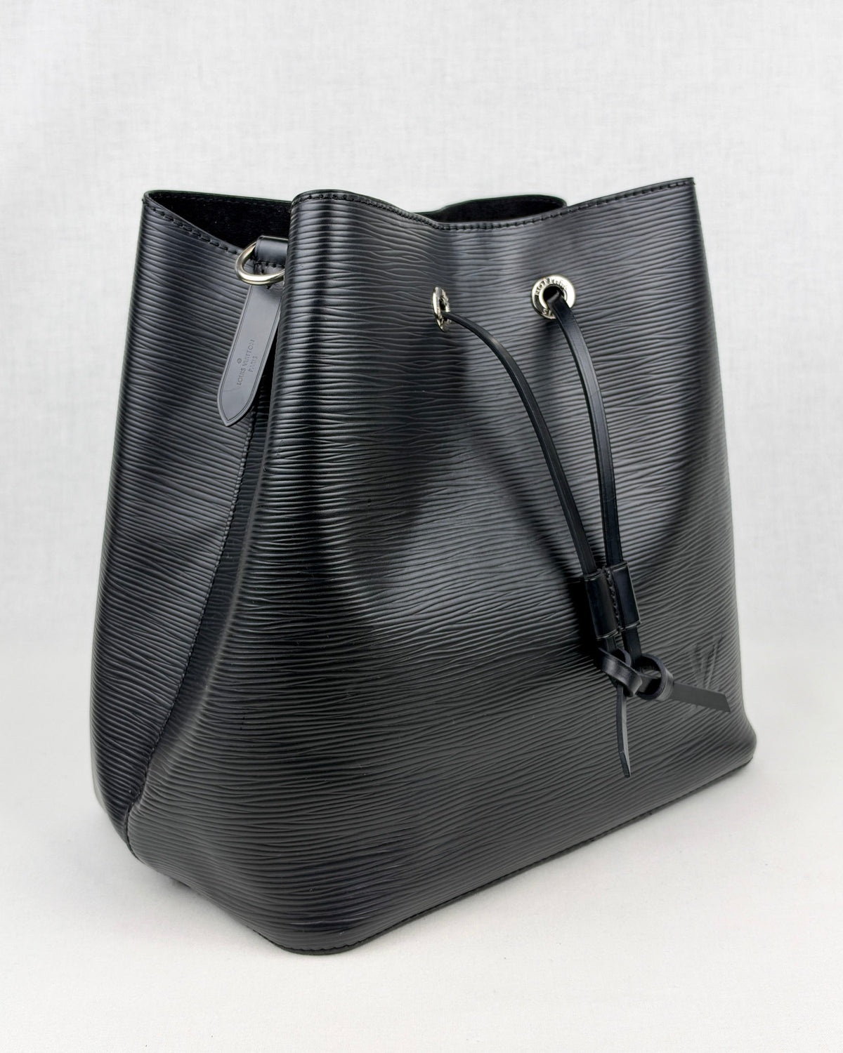 Louis Vuitton NéoNoé MM Epi Leather Bucket Bag – Black