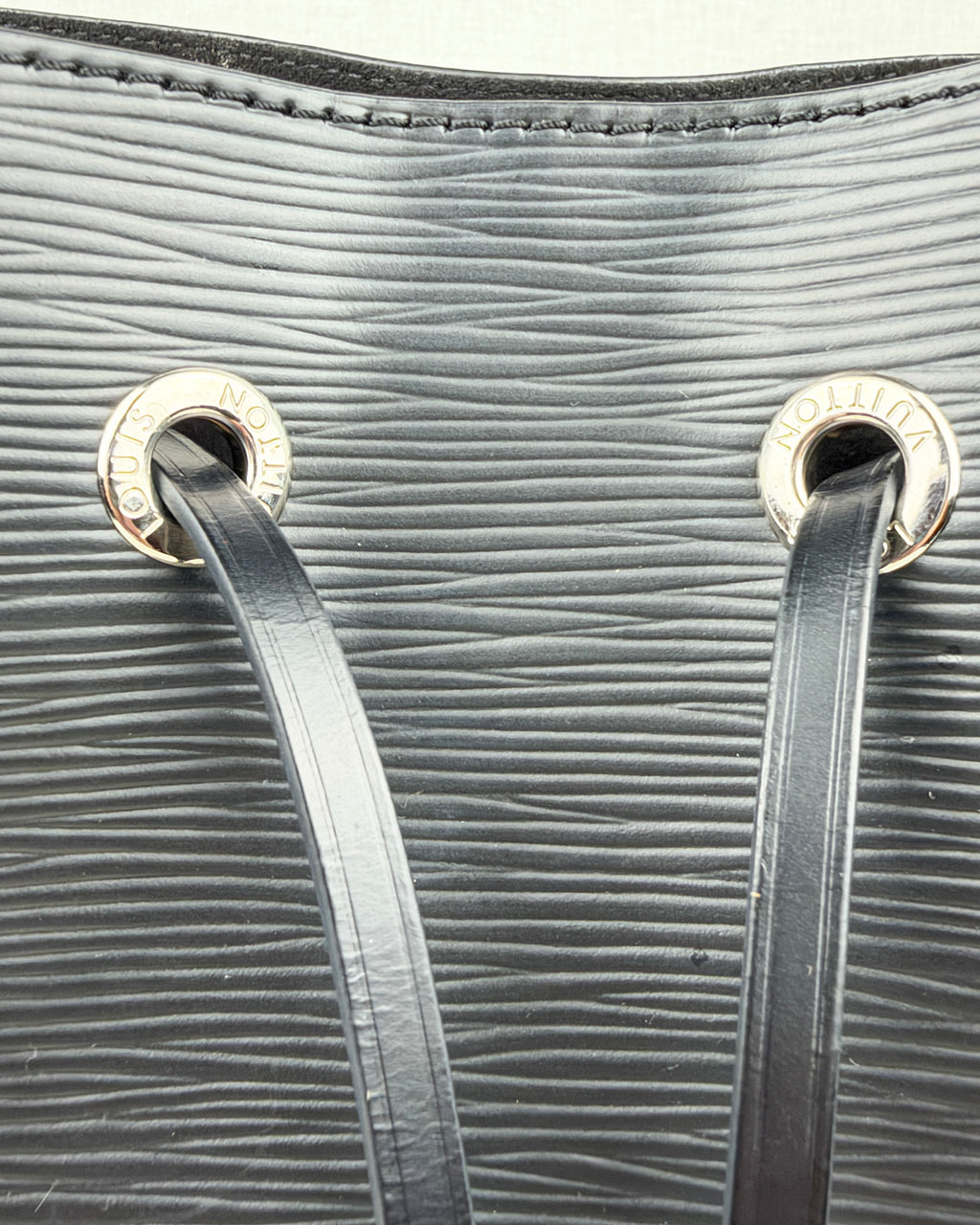 Louis Vuitton NéoNoé MM Epi Leather Bucket Bag – Black