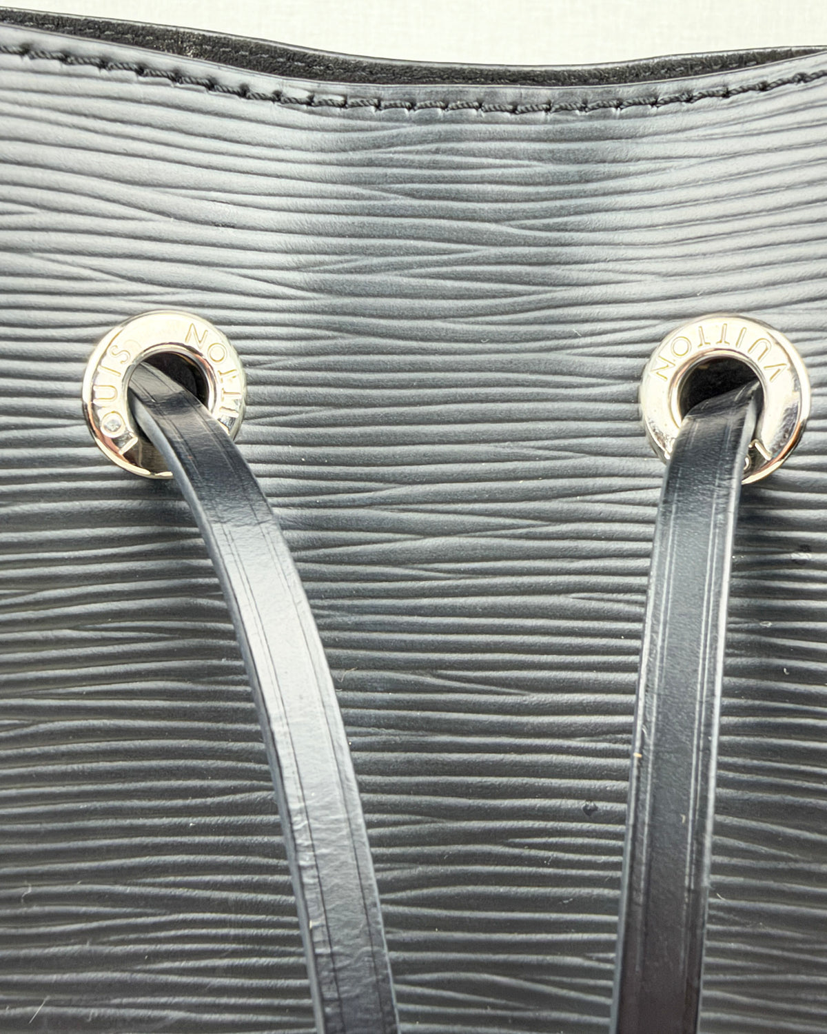 Louis Vuitton NéoNoé MM Epi Leather Bucket Bag – Black