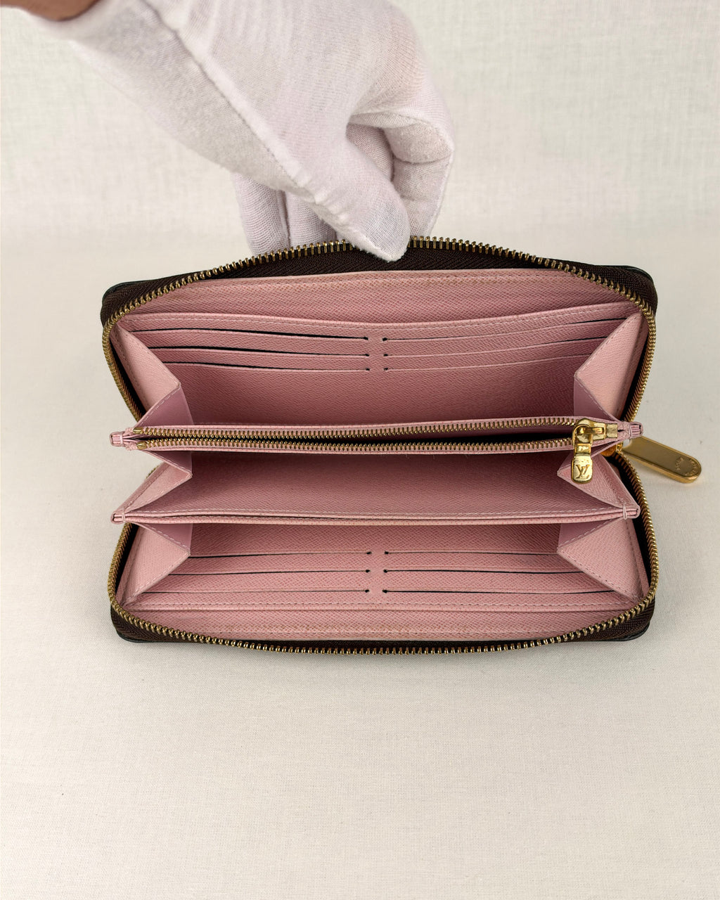 Louis Vuitton Zippy Wallet Damier Ebene Canvas – Rose