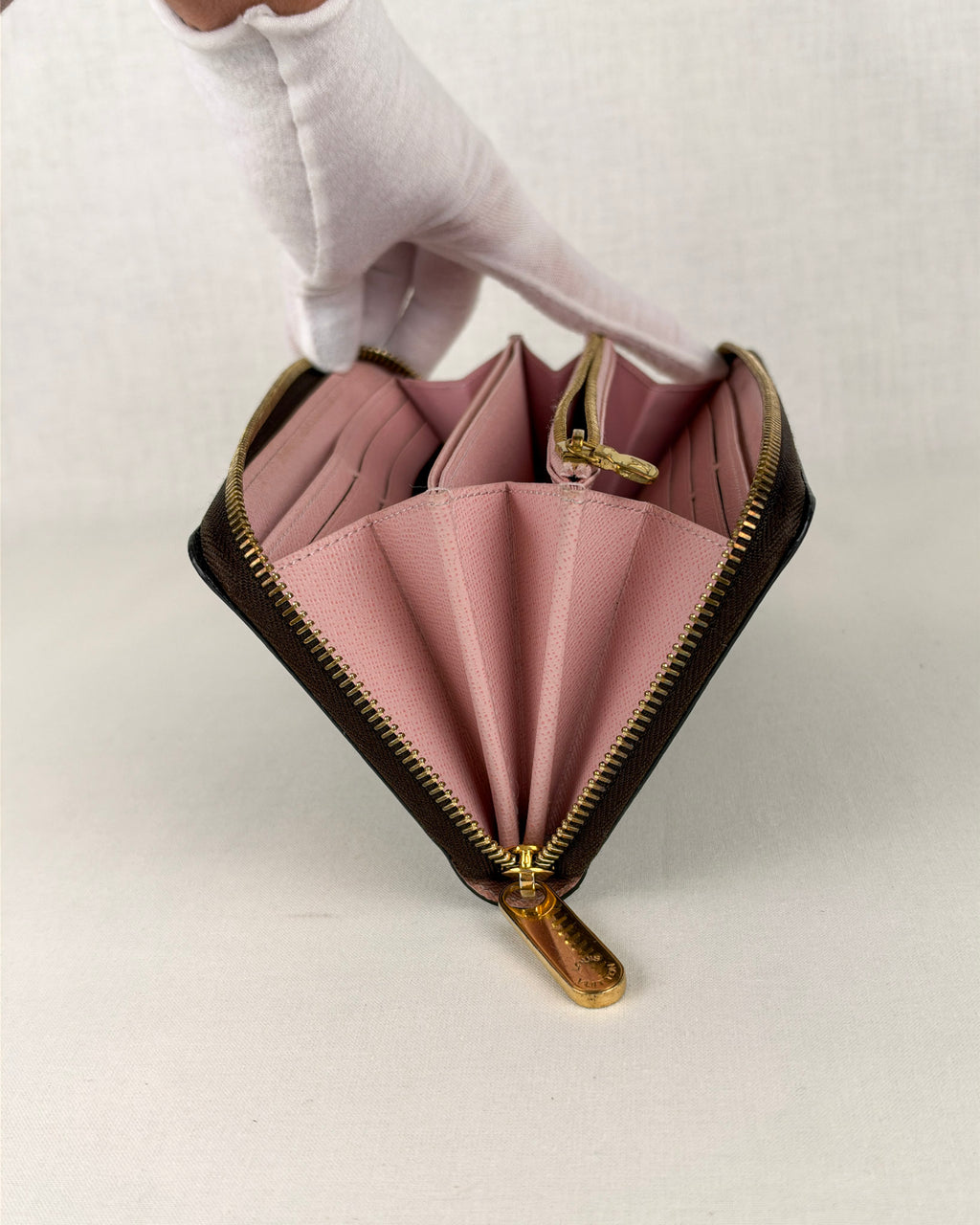 Louis Vuitton Zippy Wallet Damier Ebene Canvas – Rose