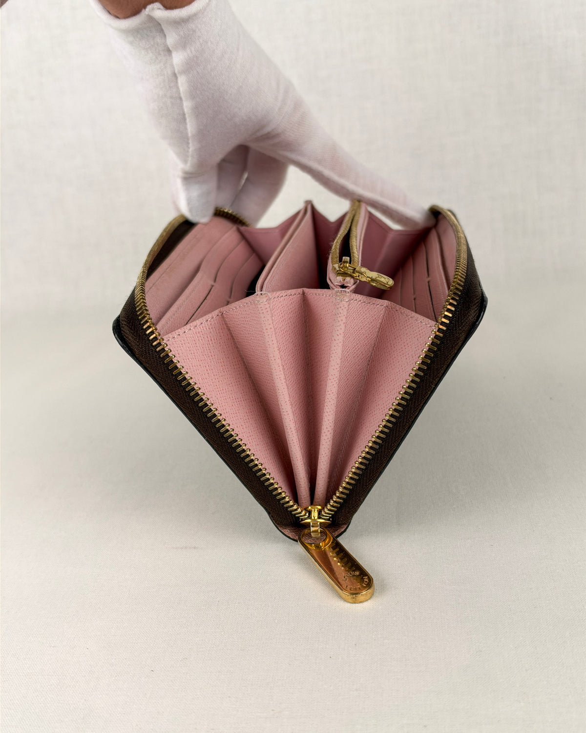 Louis Vuitton Zippy Wallet Damier Ebene Canvas – Rose