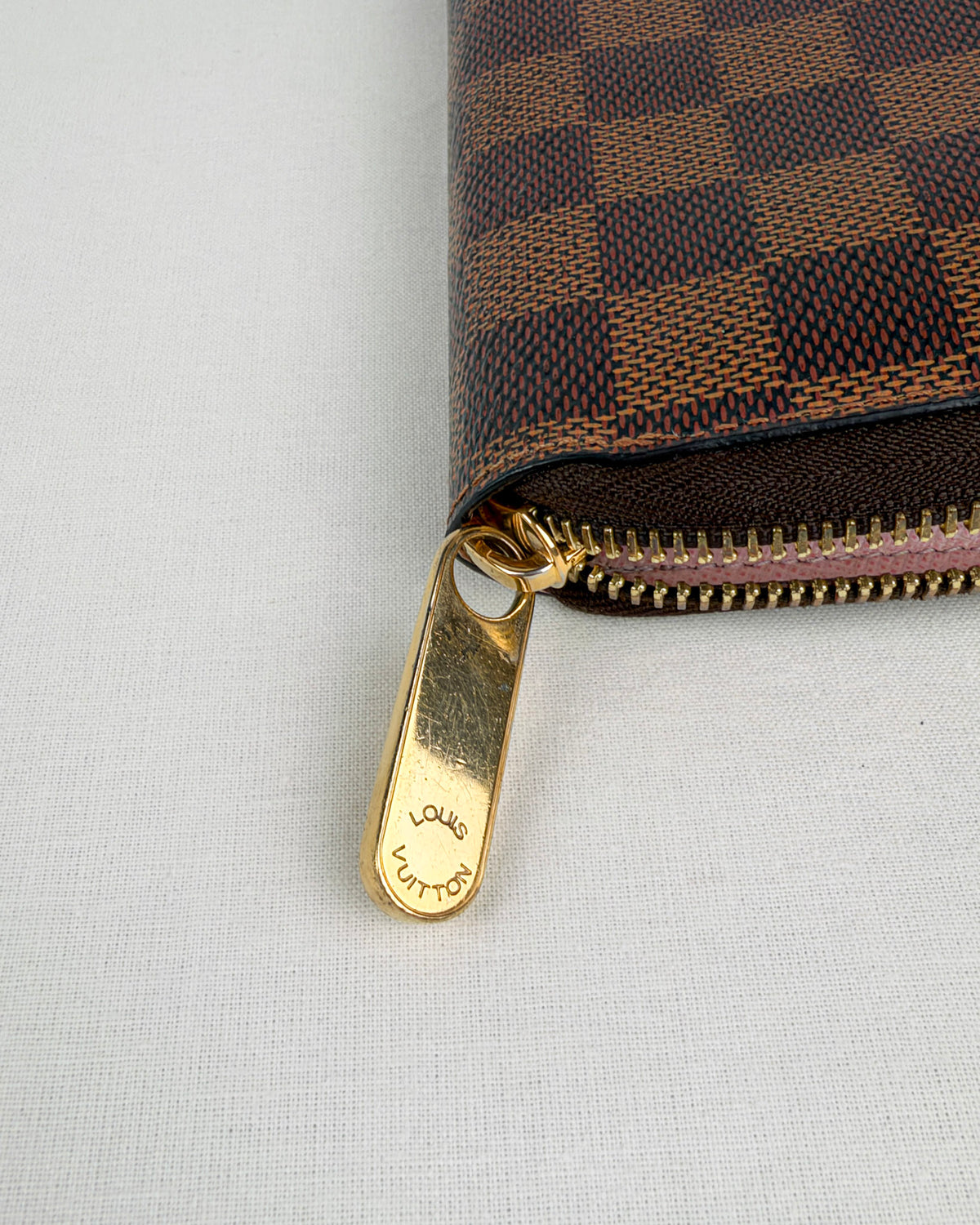 Louis Vuitton Zippy Wallet Damier Ebene Canvas – Rose